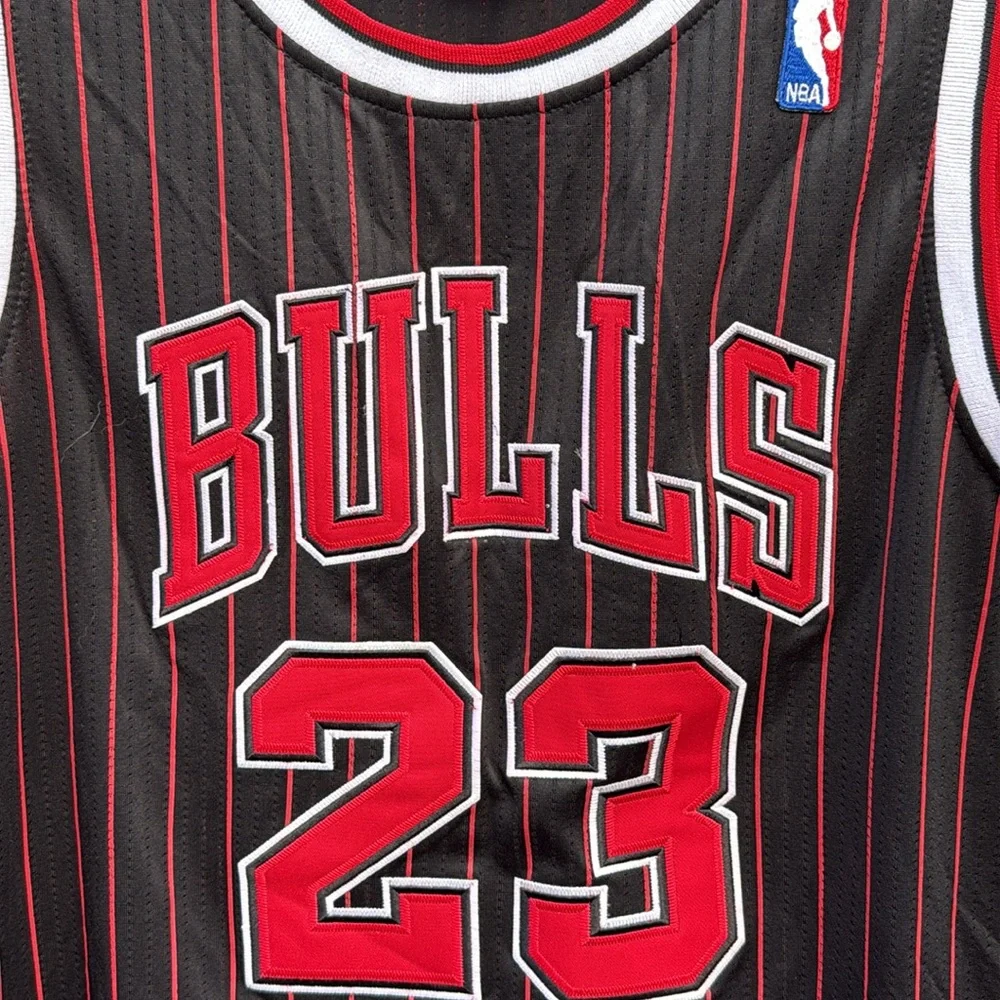 Nike Bulls Black and Red Striped Jersey Size XXL